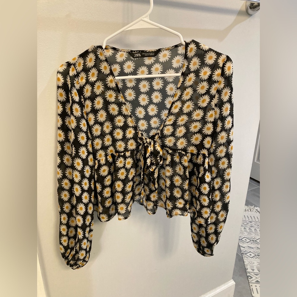 Zara sunflower blouse size XS long sleeve v neck cropped